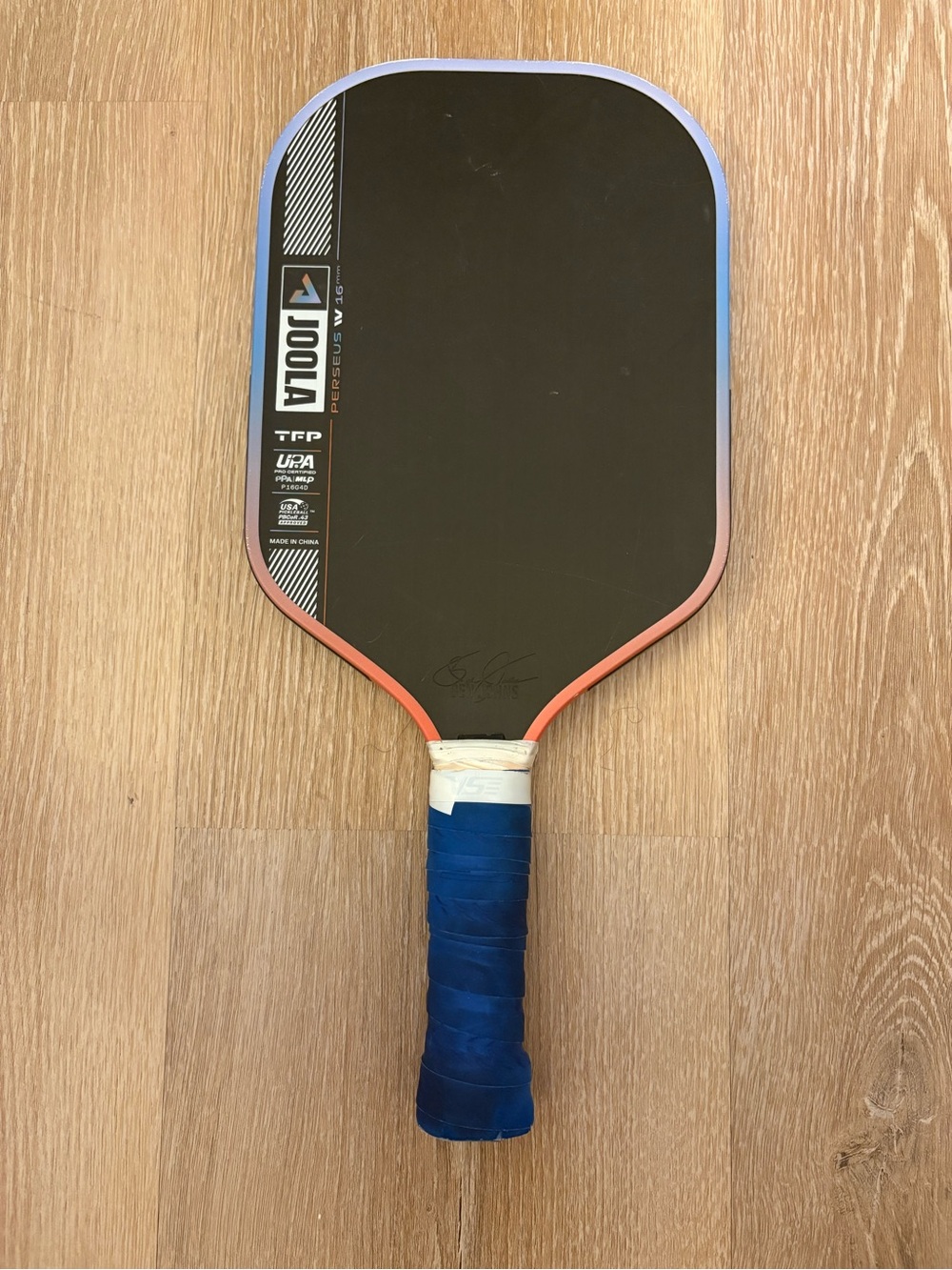 Perseus Pro IV 16 mm Blue-Accented Pickleball Paddle - Black Face